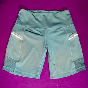Green/ Teal M yoga shorts w/ pockets